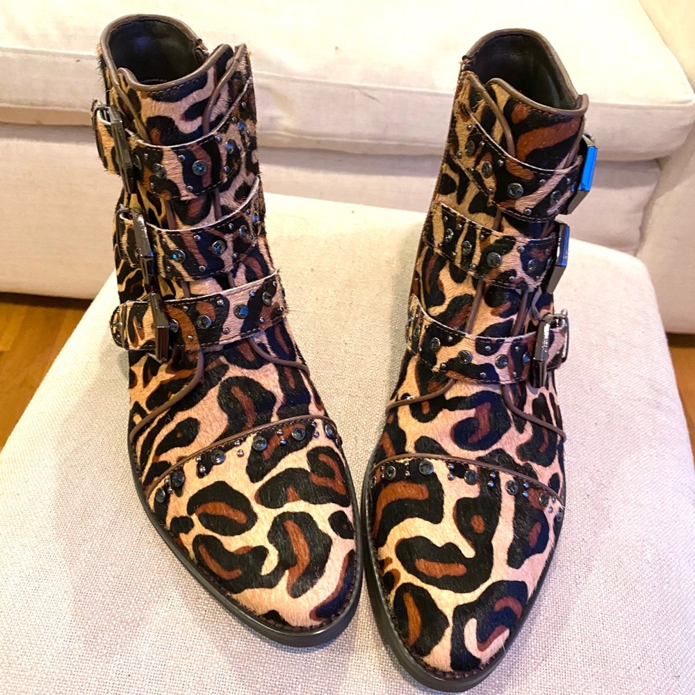 Leopard print ankle boots w sparkly studs NWOT